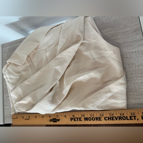 The Sei Asymmetrical Pleat Top Cream One Shoulder NWT Size 6 Designer Blouse - Picture 9 of 10